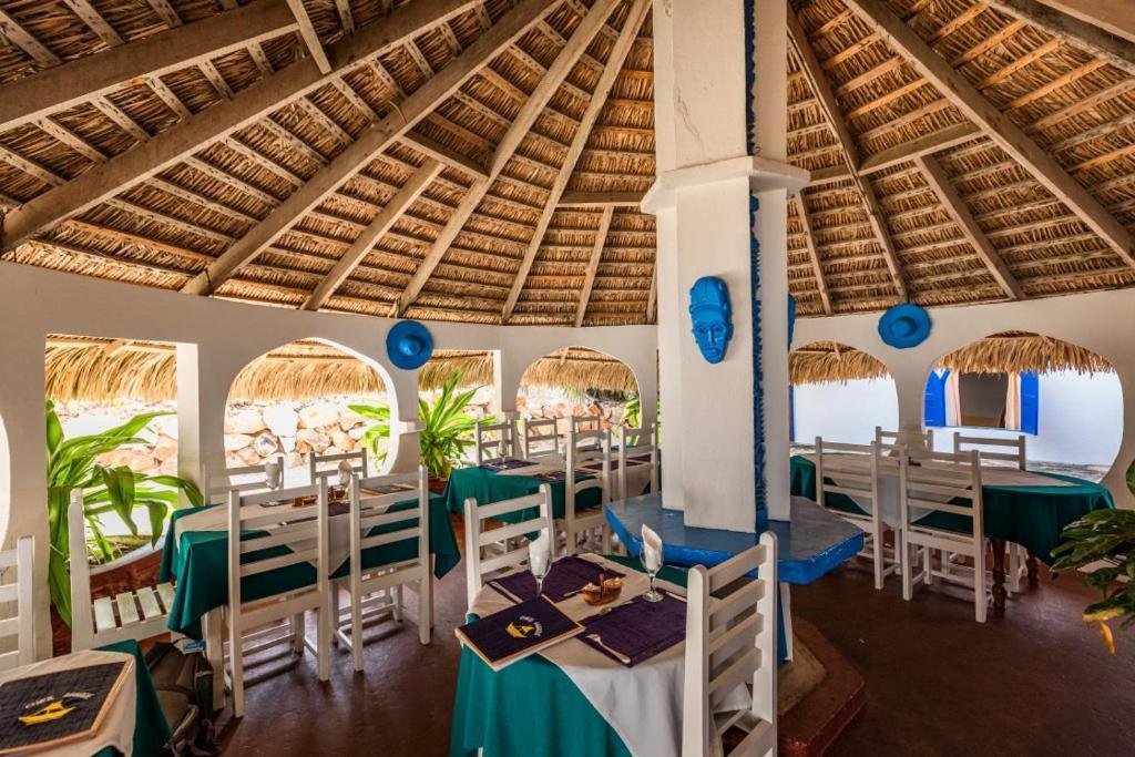 Chez Maggie Hotel & Restaurant モロンダバ エクステリア 写真